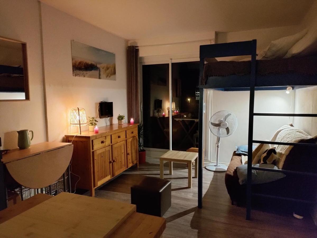 A L'ocean Au Dessus Des Pins